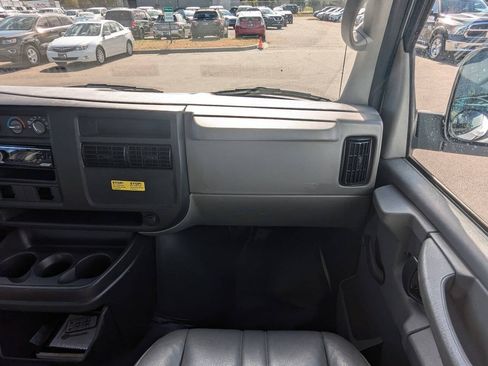 Used 2004 Chevrolet Express 1500 RWD image 19