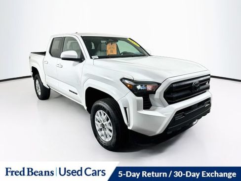 Used 2025 Toyota Tacoma SR5 AWD/4WD image 1
