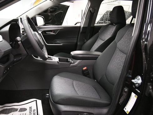 Used 2025 Toyota RAV4 XLE image 9