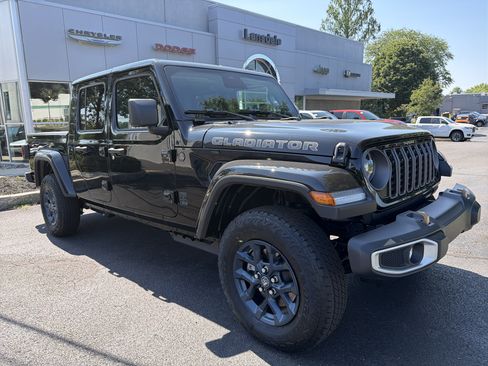 Used 2026 Jeep Gladiator Sport AWD/4WD image 1