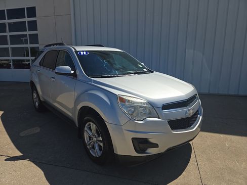 Used 2011 Chevrolet Equinox LT w/ Driver Convenience Package FWD image 2