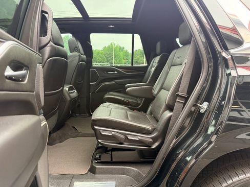 Used 2022 Cadillac Escalade Premium Luxury AWD/4WD image 37