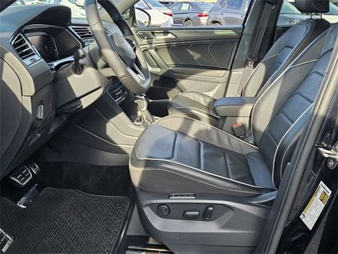 Used 2022 Volkswagen Tiguan SEL R-Line image 5
