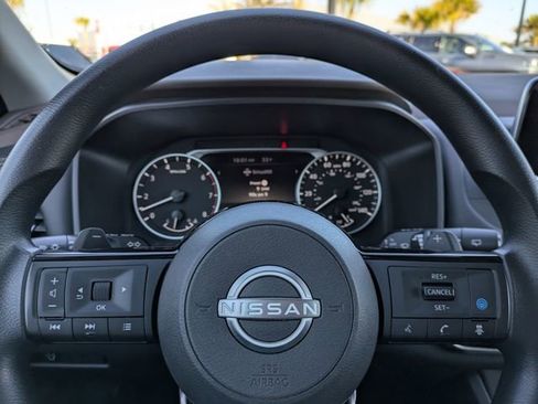 Used 2023 Nissan Rogue SV image 28