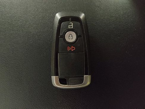 Used 2019 Ford Edge SEL image 32