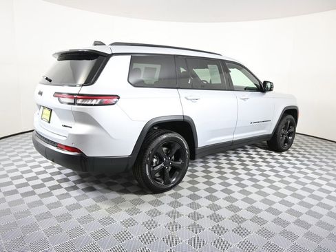 Used 2025 Jeep Grand Cherokee L Limited w/ Black Appearance Package image 6