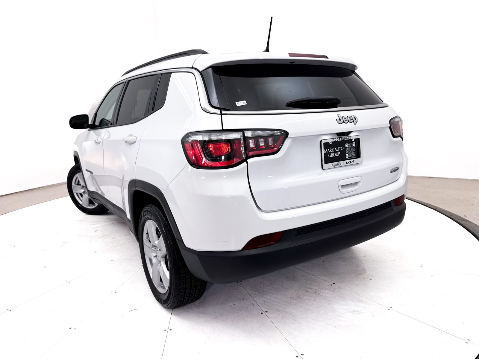 Used 2022 Jeep Compass Latitude w/ Sun and Sound Group FWD image 8