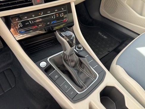 Certified 2025 Volkswagen Jetta SE image 21