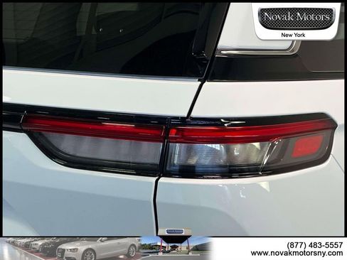 Used 2023 Jeep Grand Cherokee 4WD 4xe w/ Luxury Tech Group II image 11