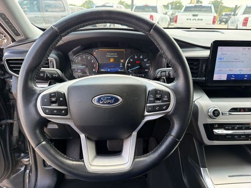 Used 2020 Ford Explorer XLT w/ Equipment Group 202A RWD image 11