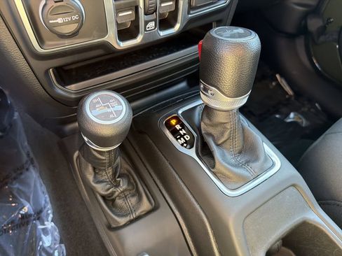 Used 2023 Jeep Wrangler Unlimited w/ Cold Weather Group AWD/4WD image 29