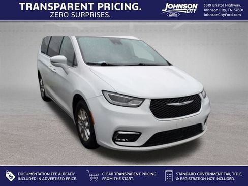 Used 2022 Chrysler Pacifica Touring-L FWD image 1