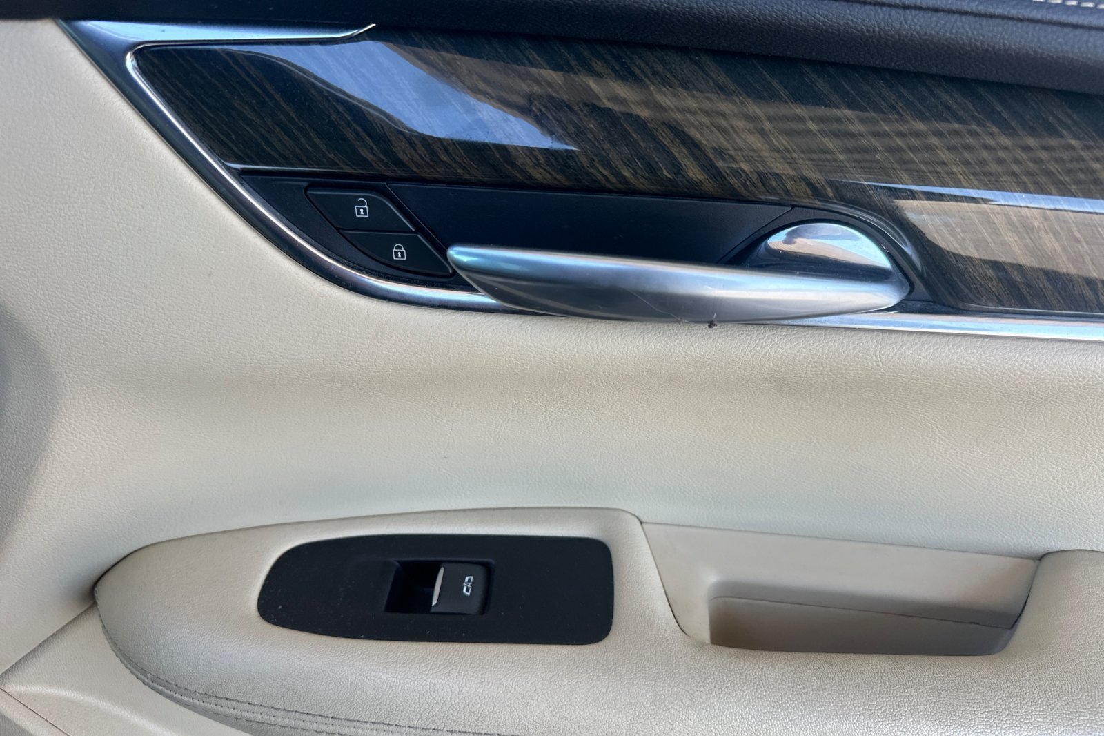 Used 2019 Cadillac XT5 FWD image 22