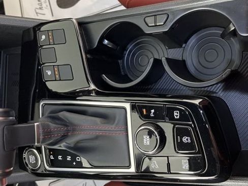 Used 2025 Kia Sportage SX image 29