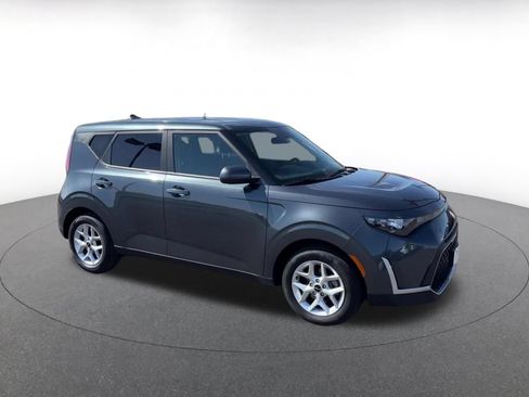 Used 2025 Kia Soul LX w/ LX Technology Package FWD image 2
