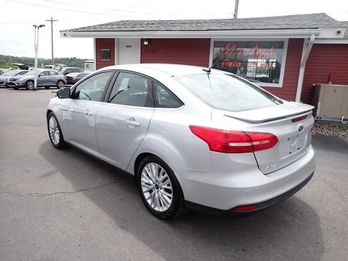 Used 2015 Ford Focus Titanium FWD image 4
