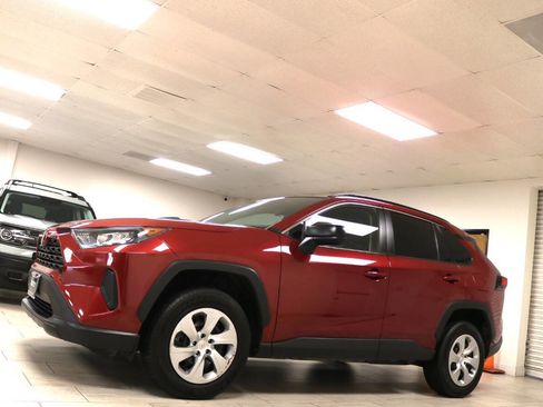Used 2021 Toyota RAV4 LE image 12