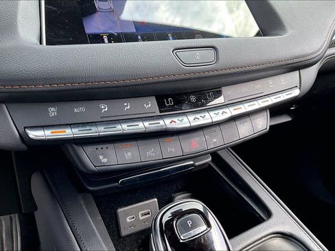 Used 2022 Cadillac XT4 Sport w/ Comfort Package FWD image 21