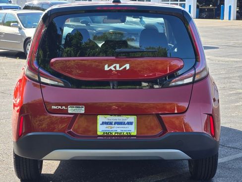 Used 2025 Kia Soul LX w/ LX Technology Package FWD image 12