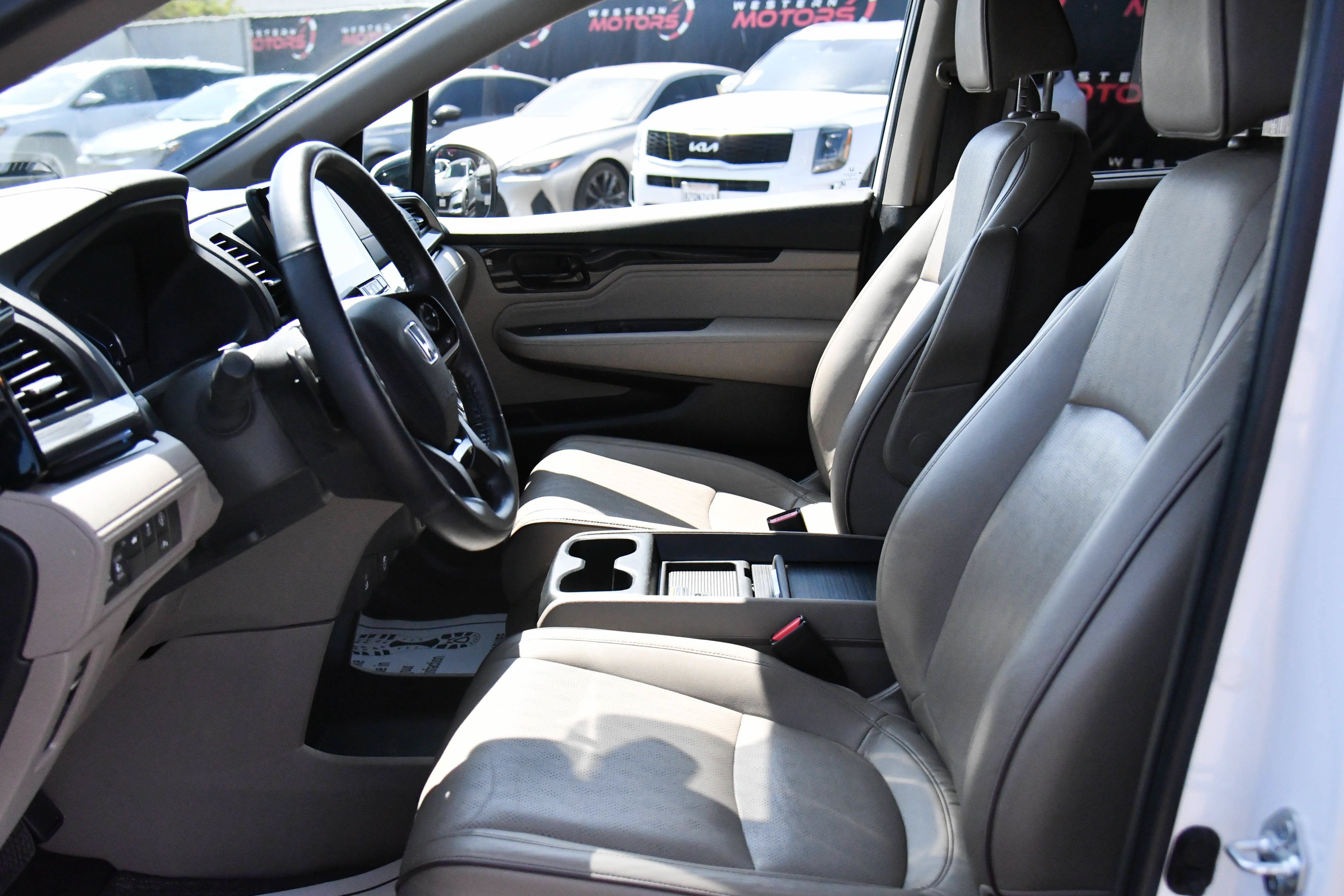 Used 2023 Honda Odyssey Elite image 18
