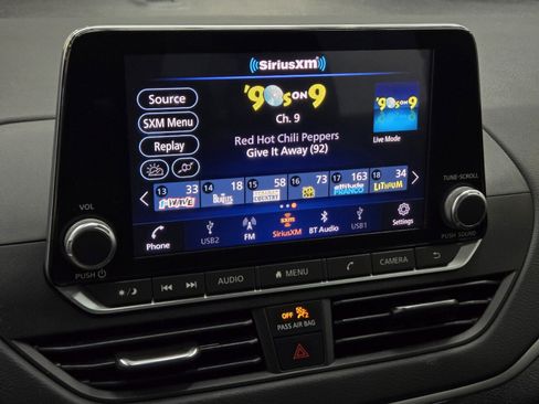 Used 2022 Nissan Altima 2.5 SV FWD image 17