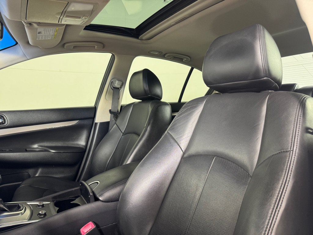 Used 2015 INFINITI Q40 w/ Navigation Package RWD image 9