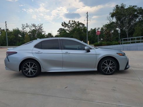 Used 2023 Toyota Camry SE w/ Convenience Package FWD image 4