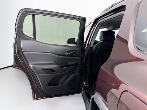 Used 2021 GMC Acadia AT4 image 27