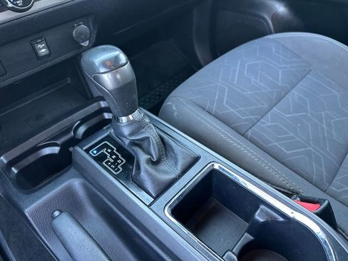 Used 2017 Toyota Tacoma TRD Off-Road image 22