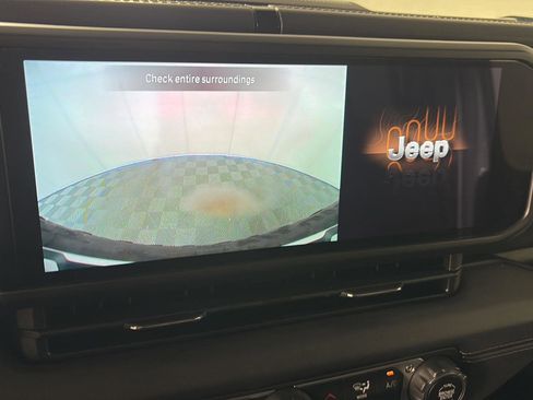 Used 2024 Jeep Wrangler Unlimited Rubicon AWD/4WD image 10