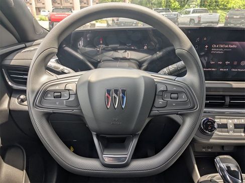 New 2025 Buick Envista Preferred image 18