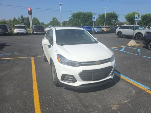 Used 2018 Chevrolet Trax LS FWD image 1