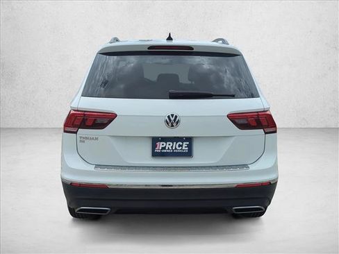 Used 2020 Volkswagen Tiguan SE w/ Panoramic Sunroof Package FWD image 6