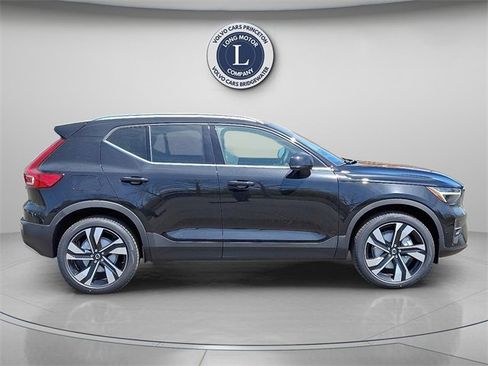 New 2025 Volvo XC40 B5 Ultra w/ Climate Package image 8