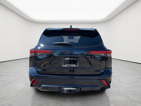 Used 2025 Toyota Highlander XLE AWD/4WD image 11