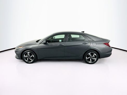 Used 2023 Hyundai Elantra SEL w/ Convenience Package FWD image 4
