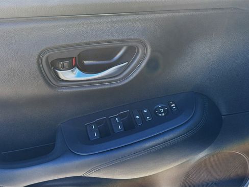 Used 2025 Honda HR-V LX image 16