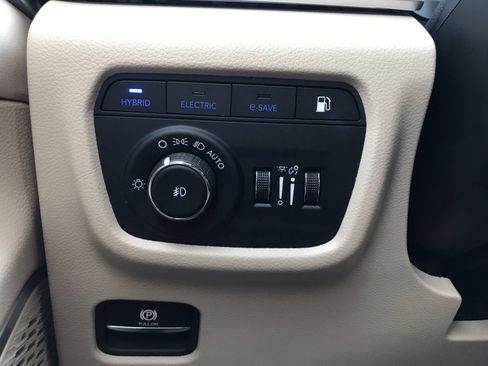 New 2025 Jeep Grand Cherokee Limited 4xe AWD/4WD image 31