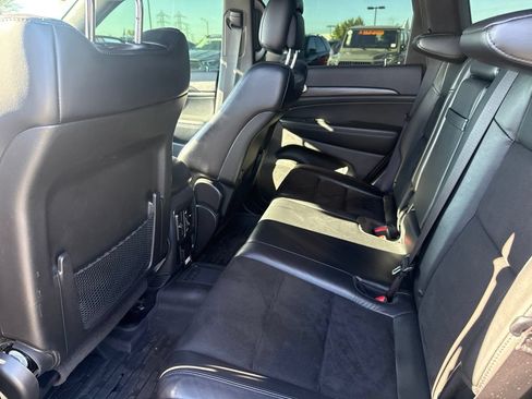 Used 2019 Jeep Grand Cherokee Altitude RWD image 10