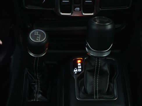 Used 2022 Jeep Wrangler Unlimited Sahara w/ Cold Weather Group AWD/4WD image 19