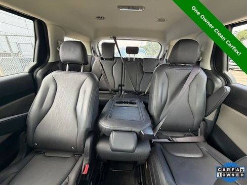 Used 2026 Kia Carnival FWD image 9