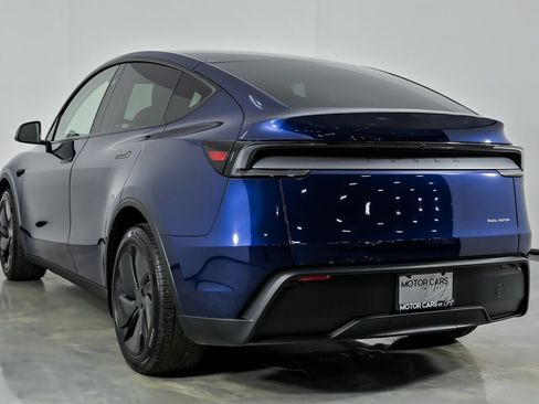 Used 2026 Tesla Model Y Long Range AWD/4WD image 10