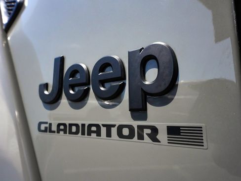 Used 2023 Jeep Gladiator Sport AWD/4WD image 47