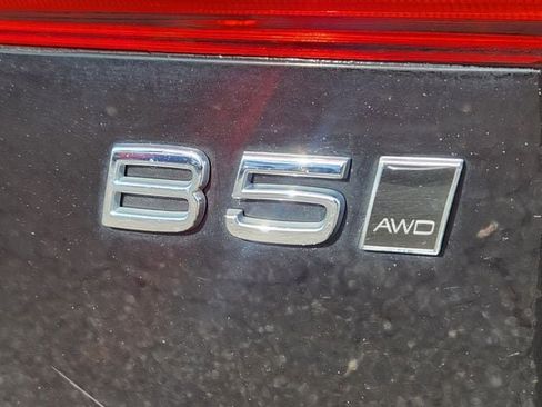 Certified 2022 Volvo XC60 B5 Momentum image 19