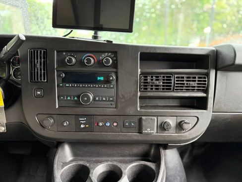 Used 2021 Chevrolet Express 3500 w/ Power Convenience Package RWD image 45