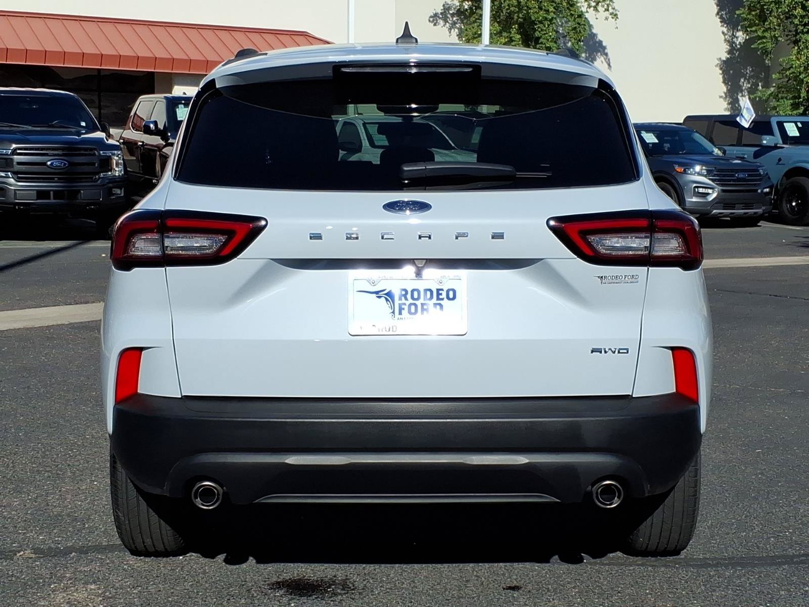 Certified 2025 Ford Escape ST-Line Select AWD/4WD image 4