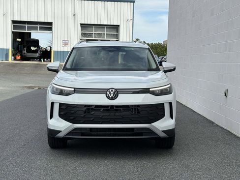 New 2025 Volkswagen Tiguan SE image 9