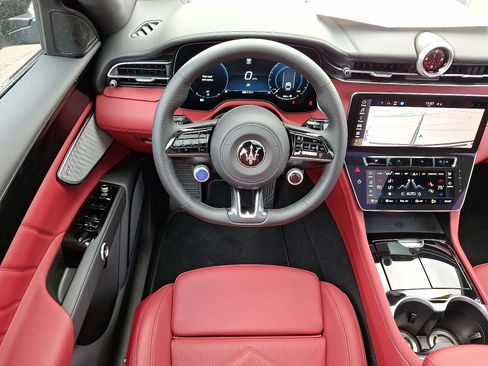 New 2025 Maserati Grecale Modena image 7