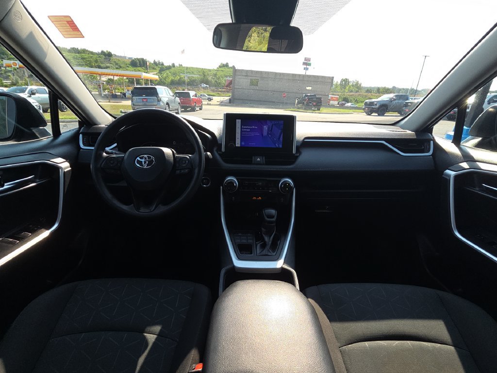 Used 2024 Toyota RAV4 XLE AWD/4WD image 29