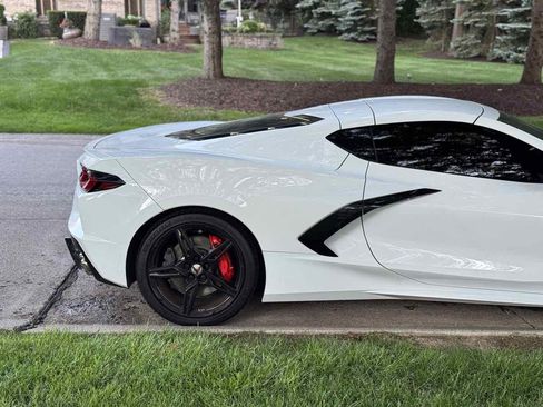 Used 2021 Chevrolet Corvette Stingray Coupe w/ Z51 Performance Package RWD image 4